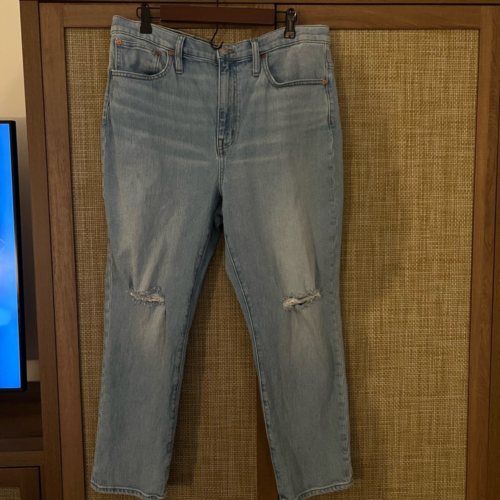 Light Wash Distressed Jean “High-Rise Slim Crop Boyjean” - Madewell size 31